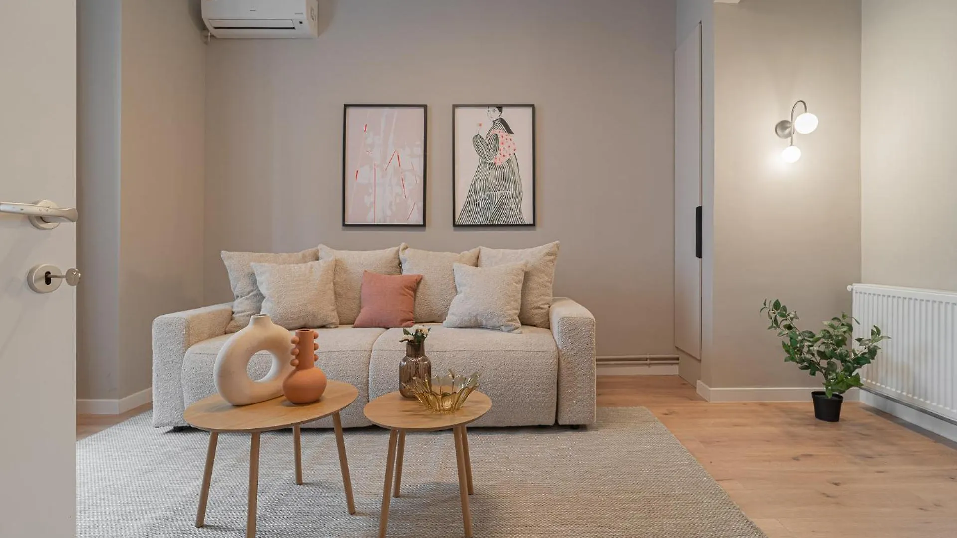 Loggia & Luxe 5Br Penthouse In Universitatii Area Bukarest Lejlighed