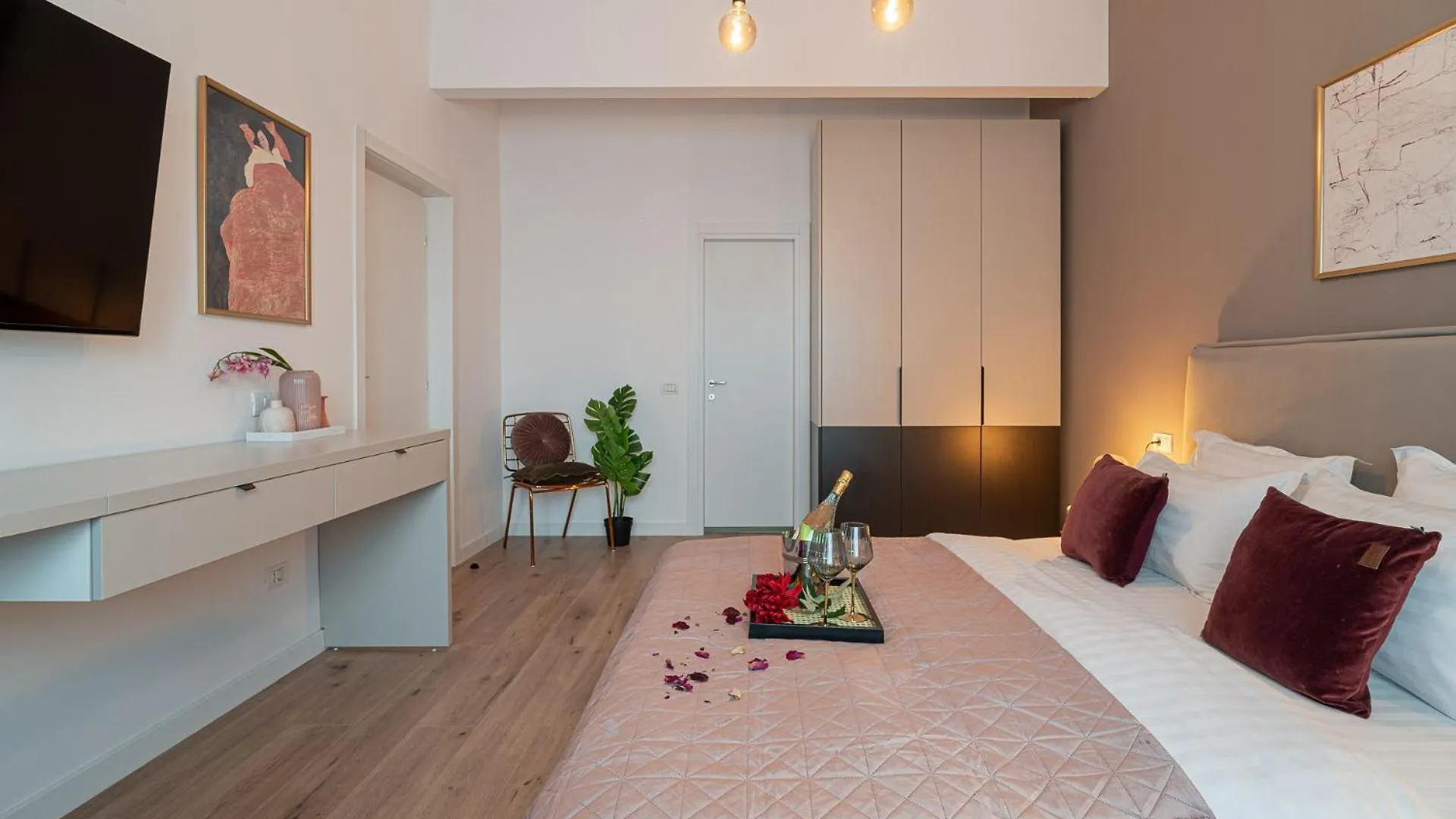 Lejlighed Loggia & Luxe 5Br Penthouse In Universitatii Area Bukarest
