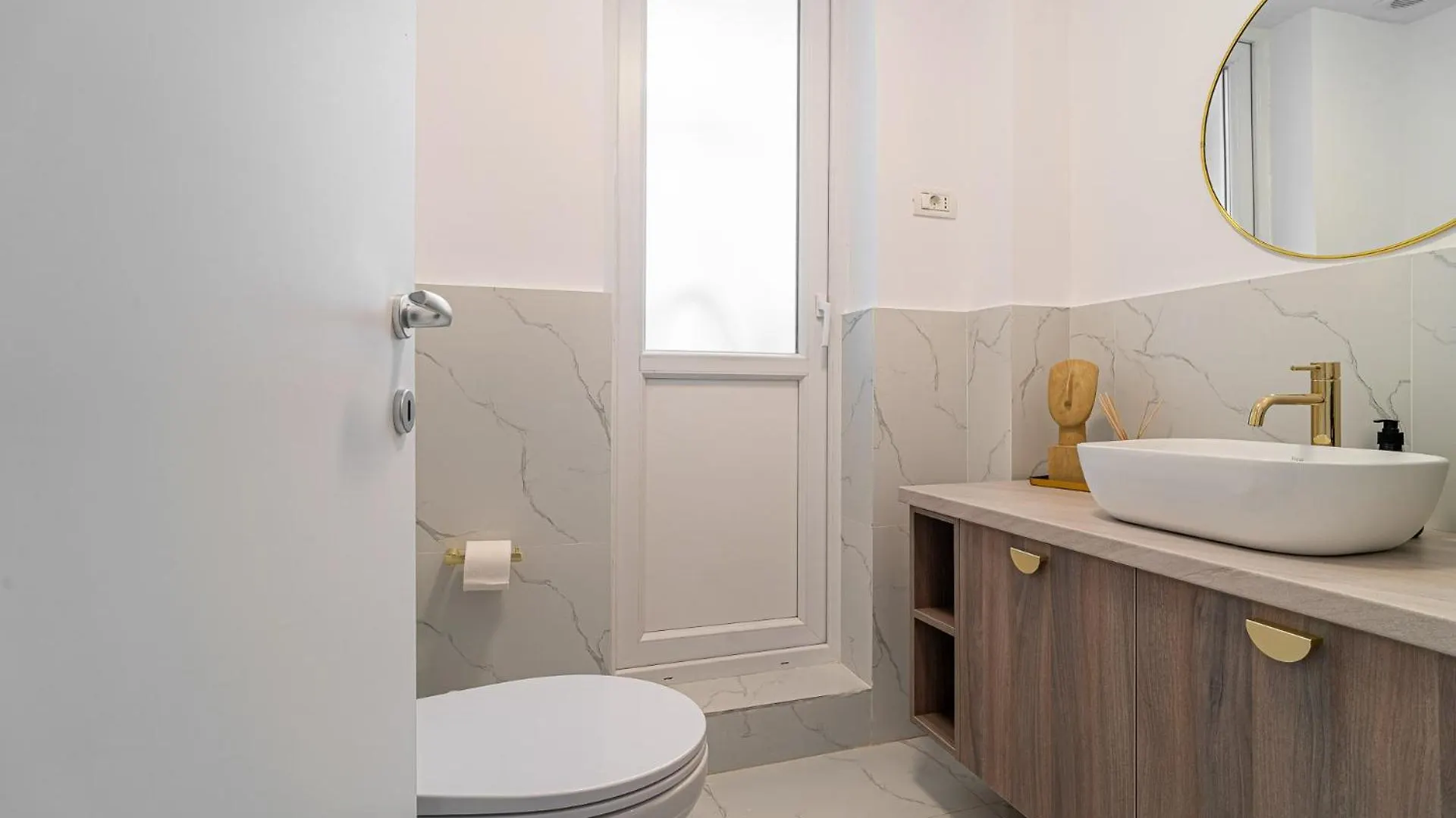 Loggia & Luxe 5Br Penthouse In Universitatii Area Bukarest Lejlighed
