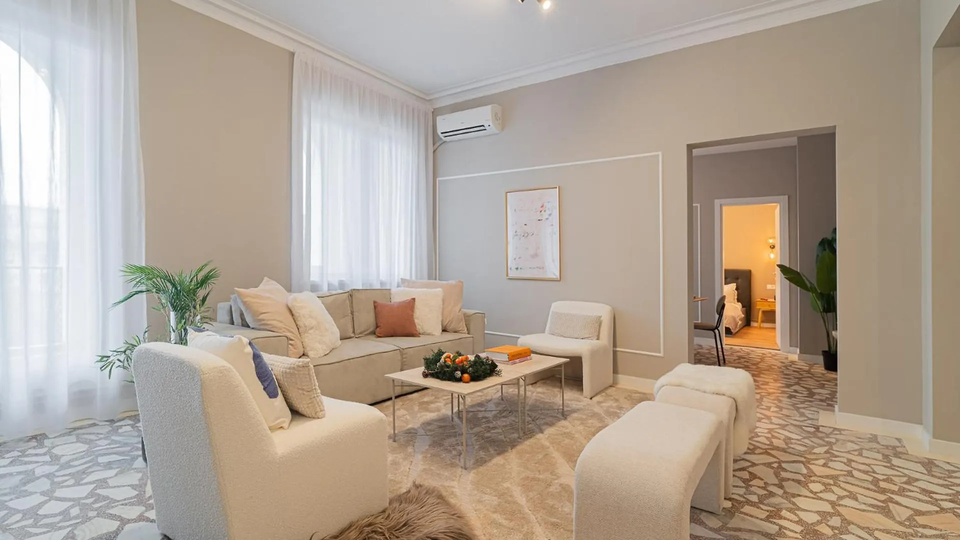 Lejlighed Loggia & Luxe 5Br Penthouse In Universitatii Area Bukarest