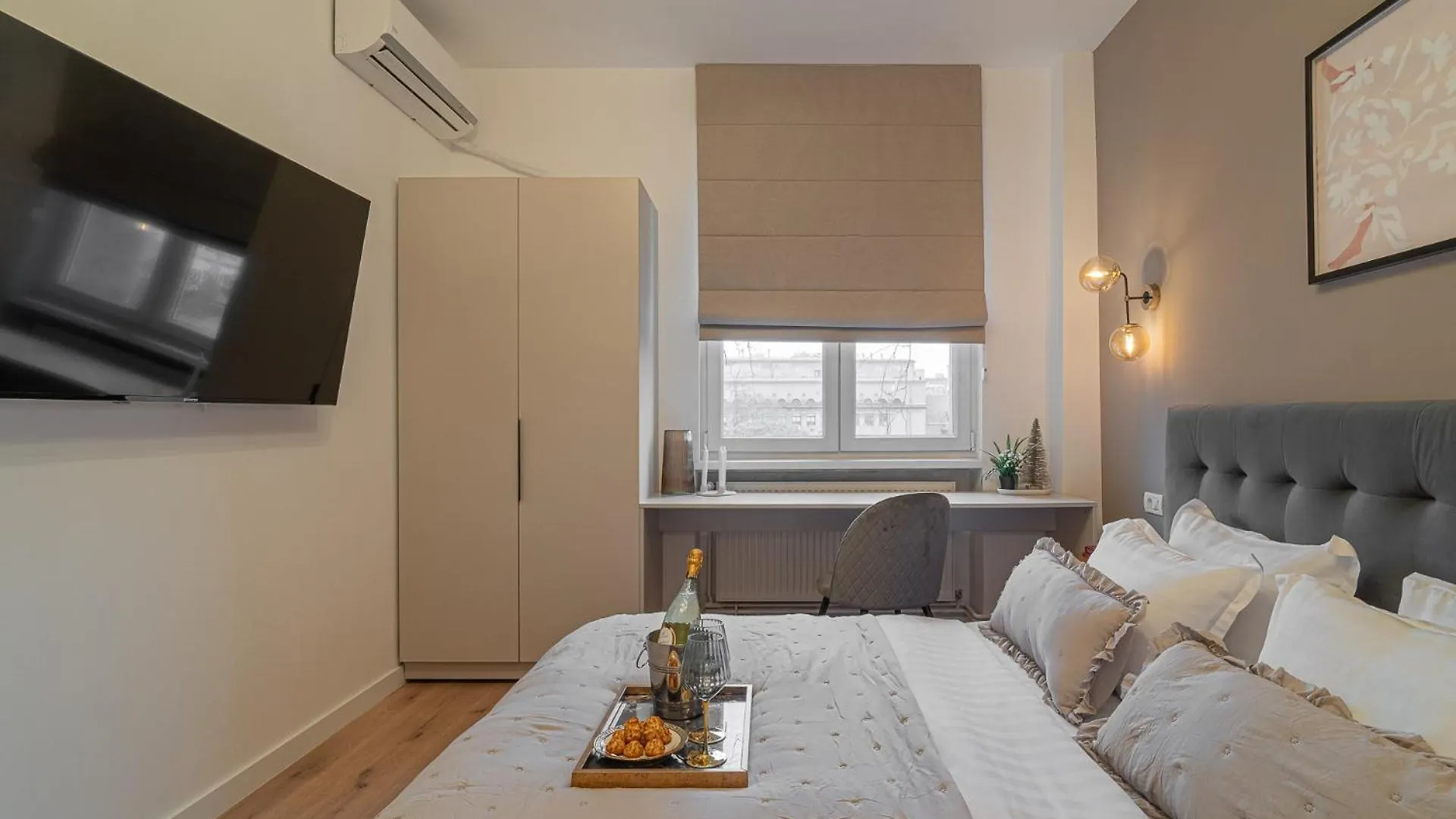 Loggia & Luxe 5Br Penthouse In Universitatii Area Bucarest Rumanía
