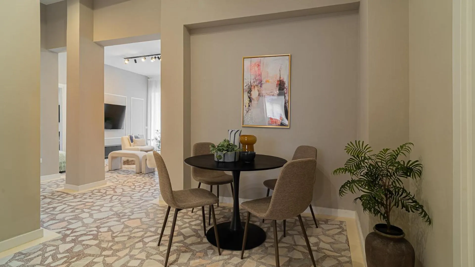 Loggia & Luxe 5Br Penthouse In Universitatii Area Bucarest