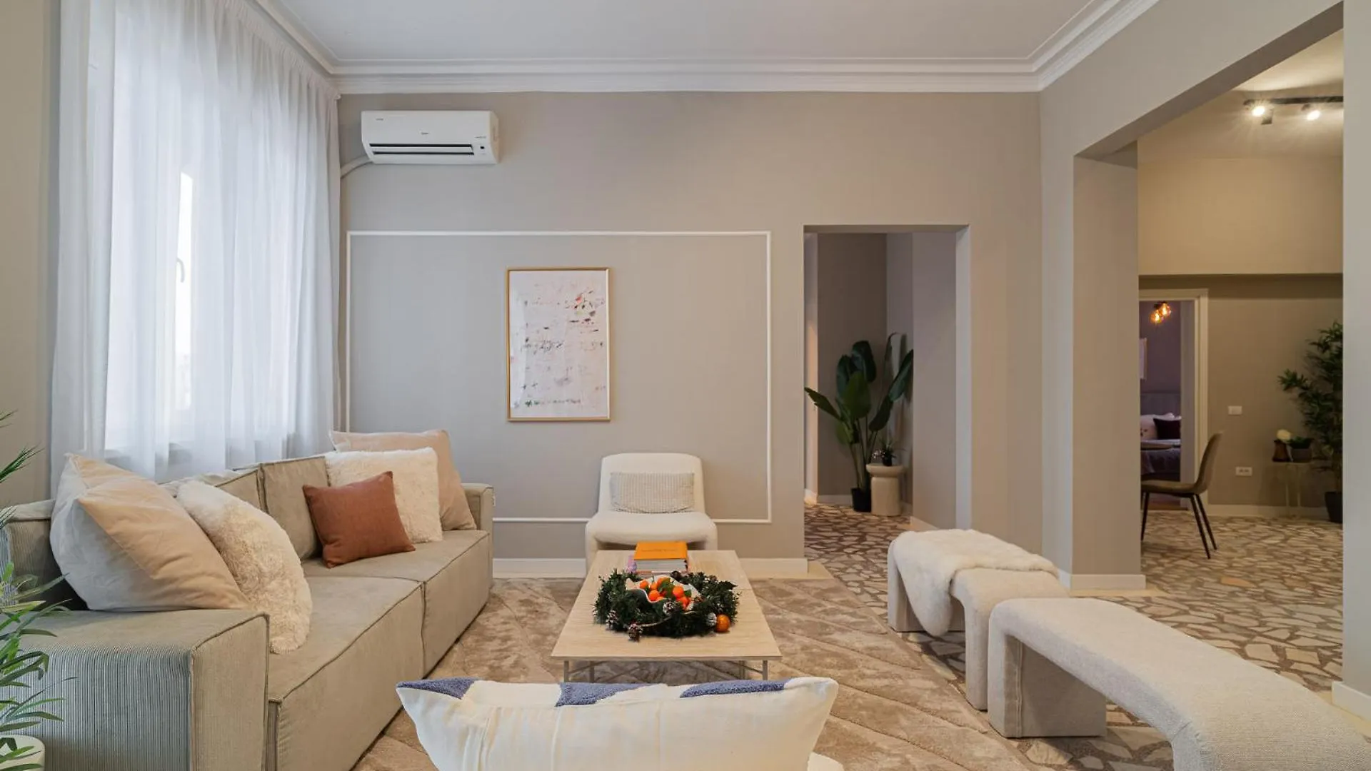 Loggia & Luxe 5Br Penthouse In Universitatii Area Bucarest