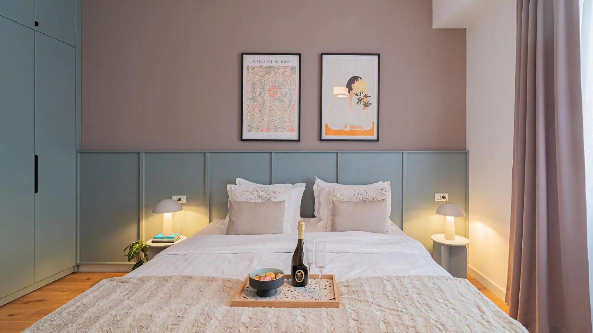Loggia & Luxe 5Br Penthouse In Universitatii Area Bucarest