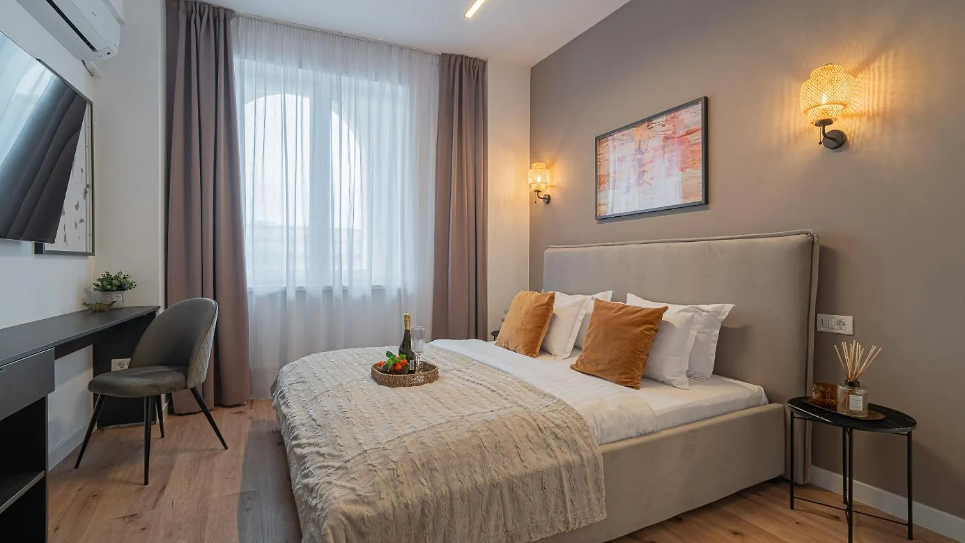Loggia & Luxe 5Br Penthouse In Universitatii Area Bucarest Apartamento