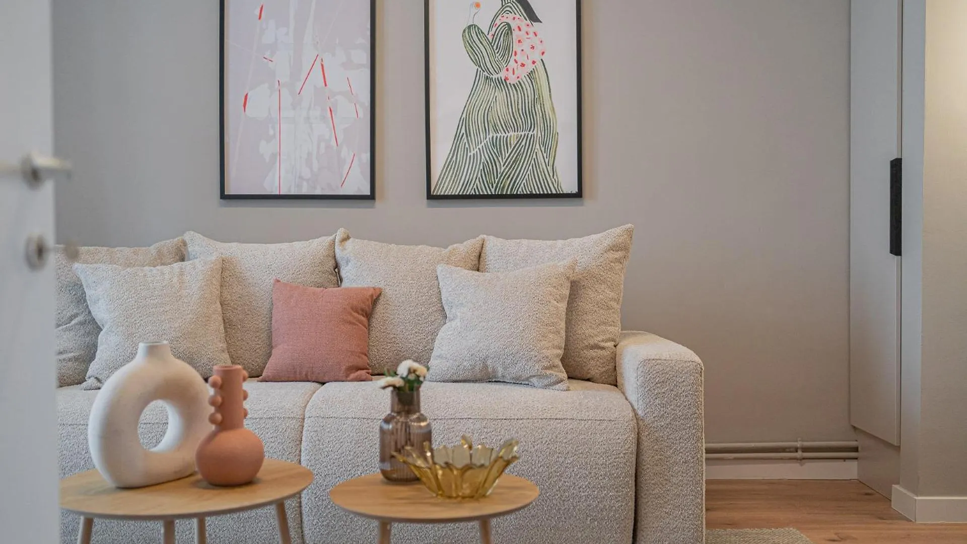 Loggia & Luxe 5Br Penthouse In Universitatii Area Bucarest Apartamento